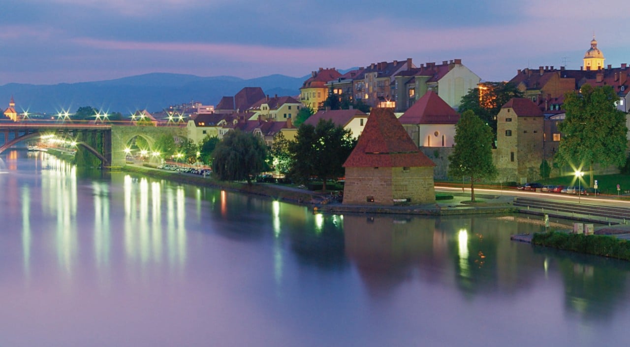 Vieille ville de Maribor au bord de la Drava.