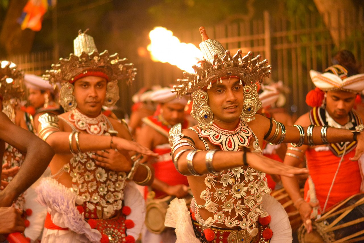 Danseurs lors du Kandy Esala Perahera.