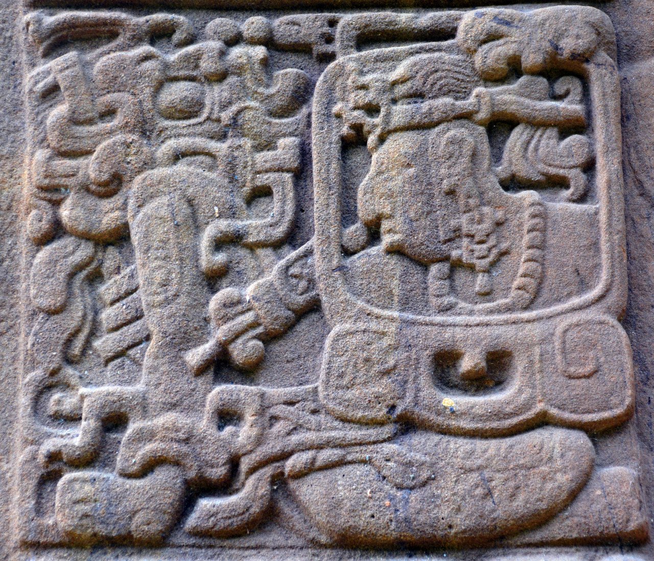 Détail d'une sculpture maya, site archéologique de Tikal.