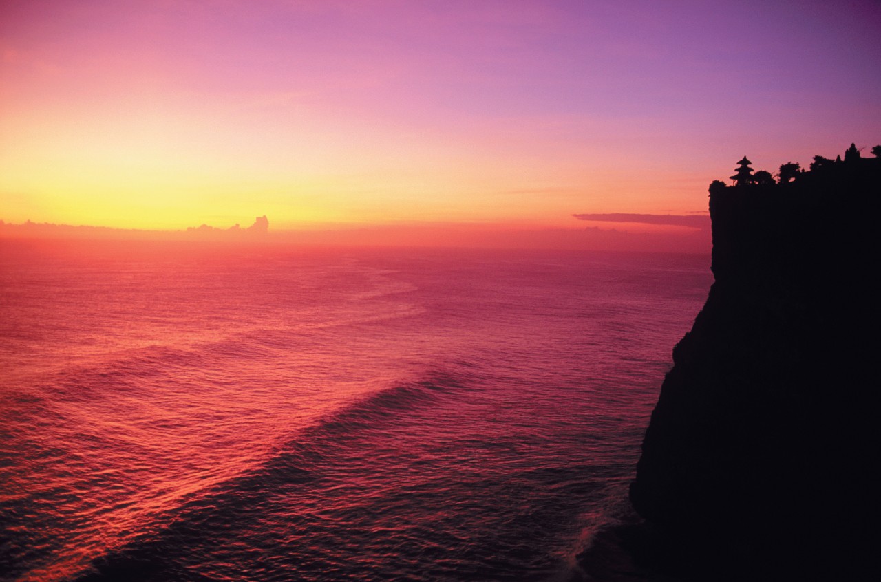 Pura Uluwatu au sommet de son impressionnante falaise.