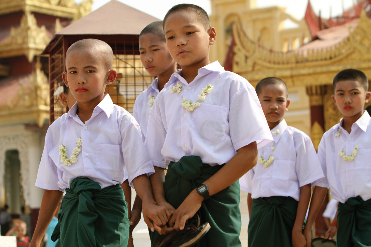 Cérémonie la pagode Shwezigon.