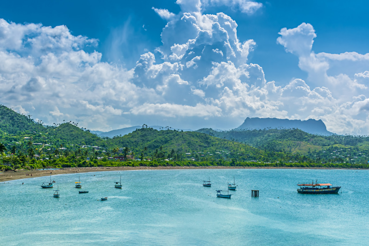 La baie de Baracoa et la montagne d'El Yunque.