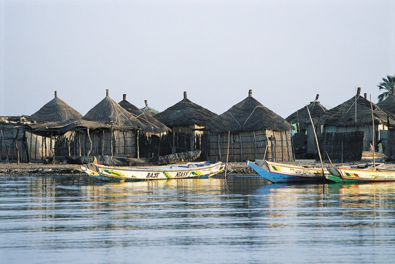 Cases de pêcheurs au bord du Saloum.