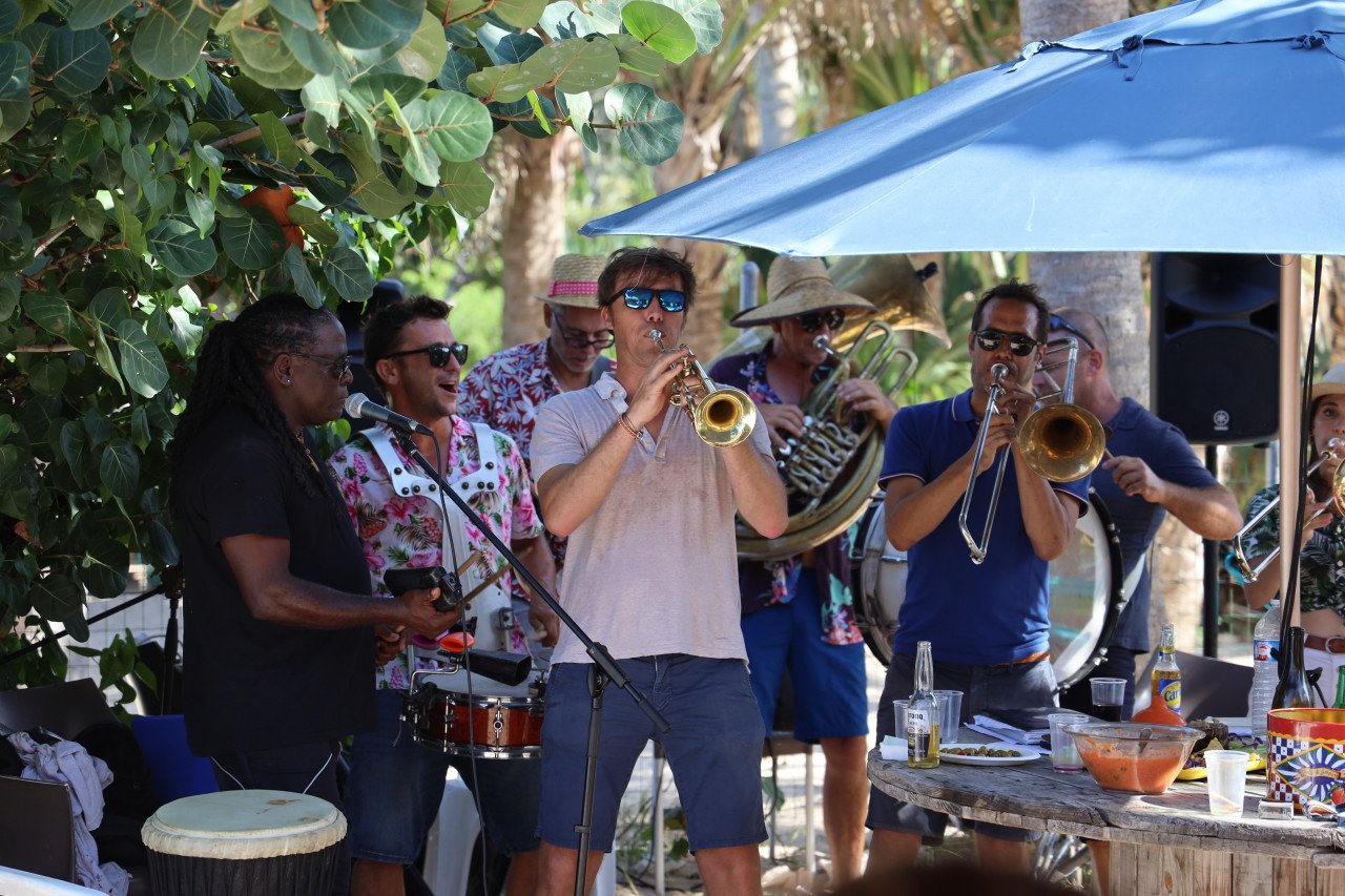 Bonne humeur assurée avec le Bitin Brass Band