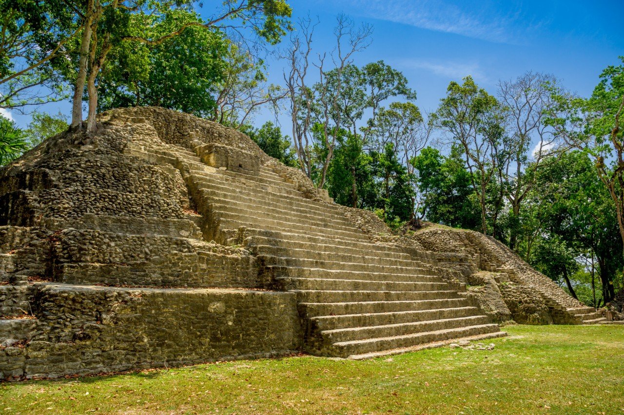 Les ruines mayas de Cahal Pech.