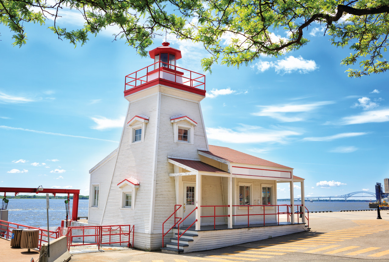 Phare de Trois-Rivières sur le fleuve Saint-Laurent.