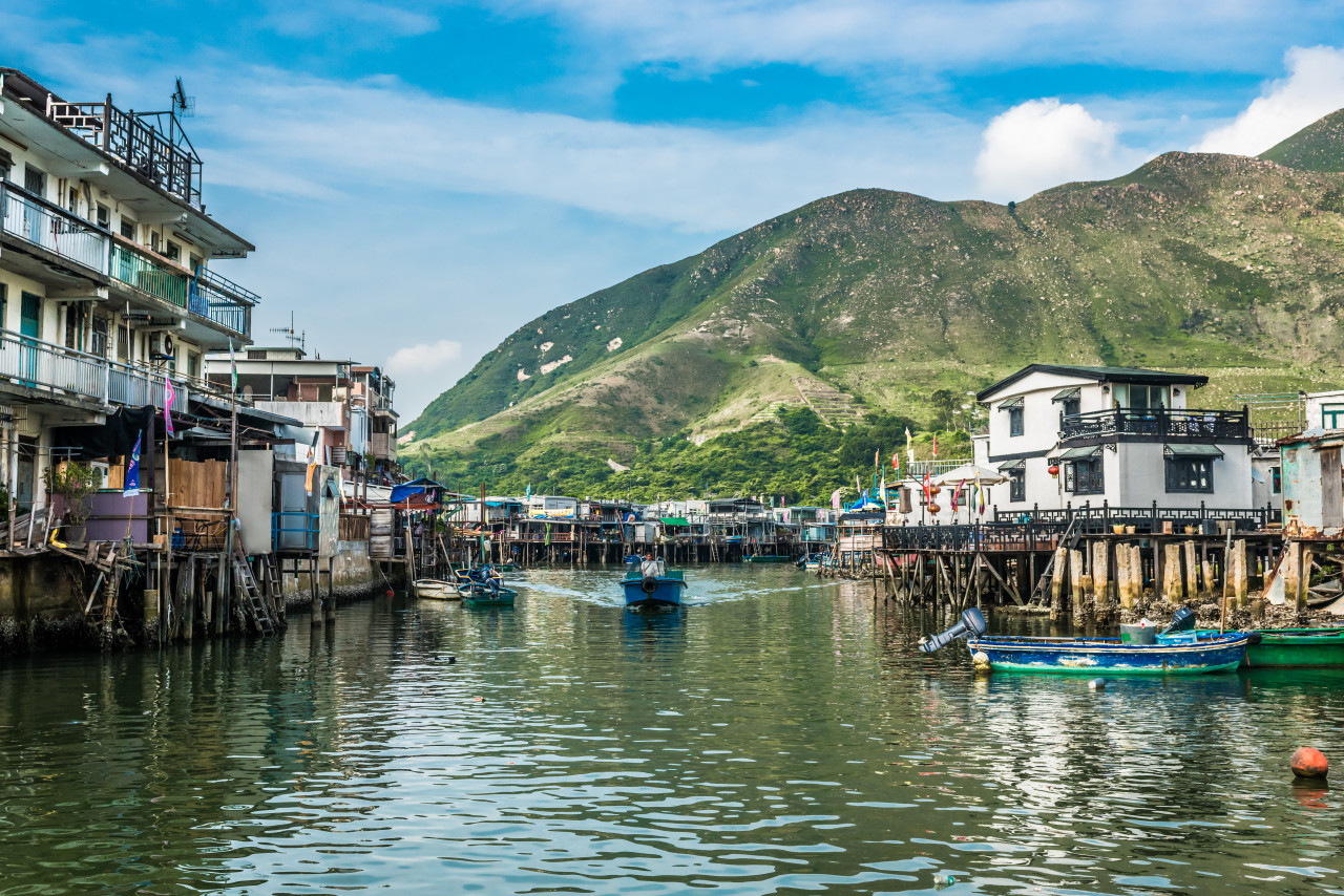 Habitations sur pilotis, île de Lantau.