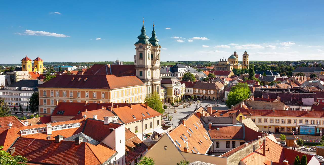 Vue sur la ville d'Eger.