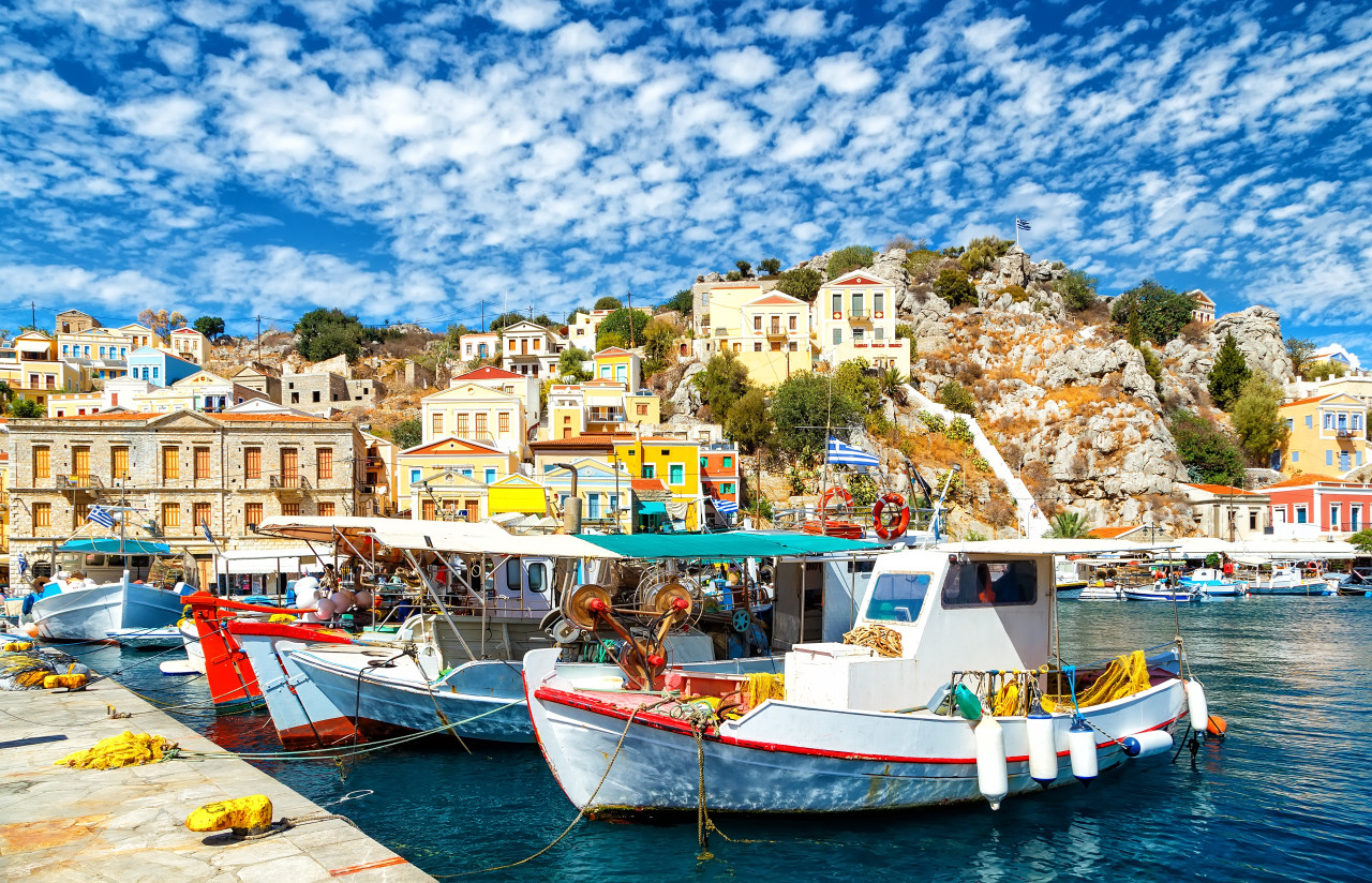 Le port de Gialos sur l'île de Symi.