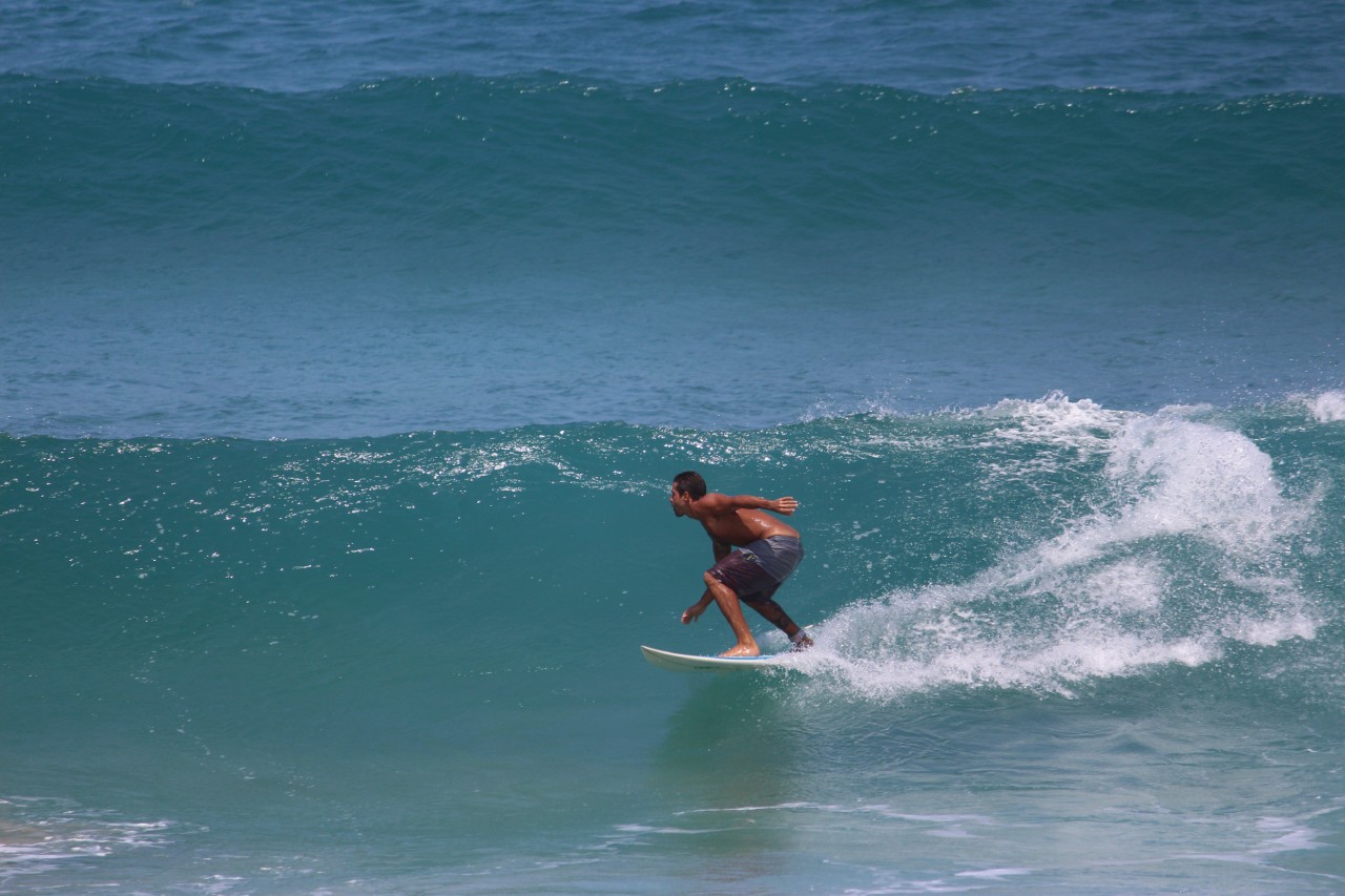 Surf sur les vagues de Rincon.