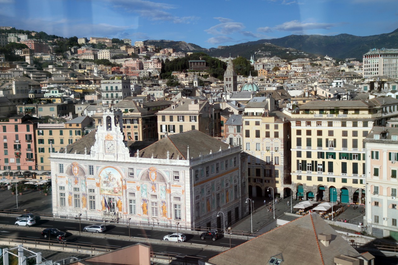 Le Palazzo San Giorgio et le Centro Storico depuis la nacelle du Bigo.