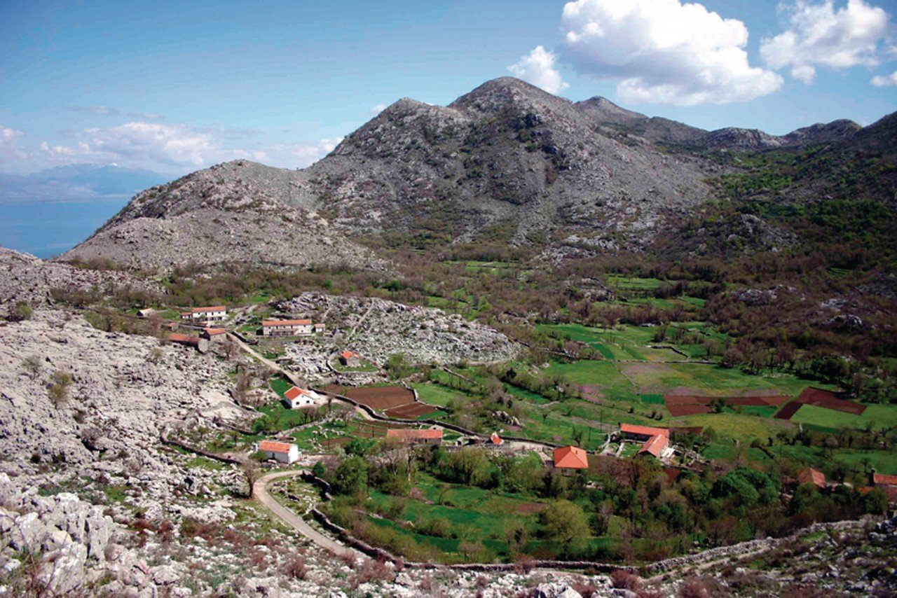 Paysage calcaire du Monténégro dans la région du lac de Skadar à la frontière avec l'Albanie.