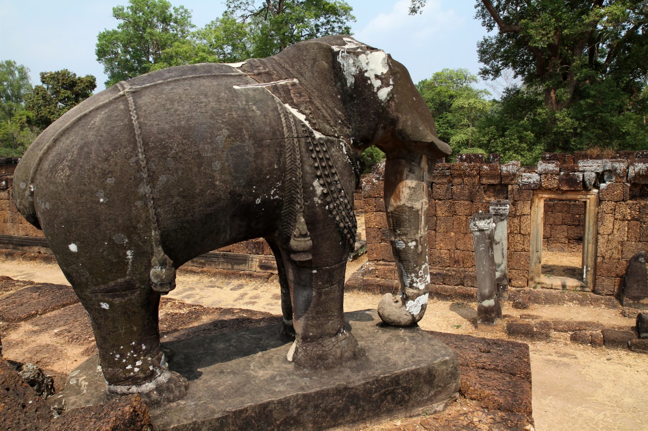 Statue d'éléphant du temple Mébon Oriental, Angkor.