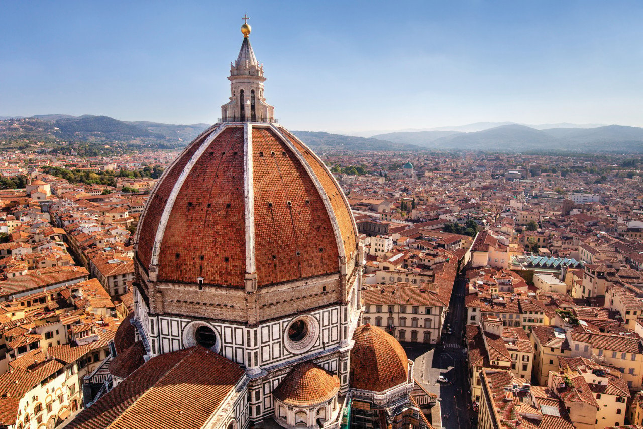 La cathédrale Santa Maria del Fiore domine la ville de Florence.