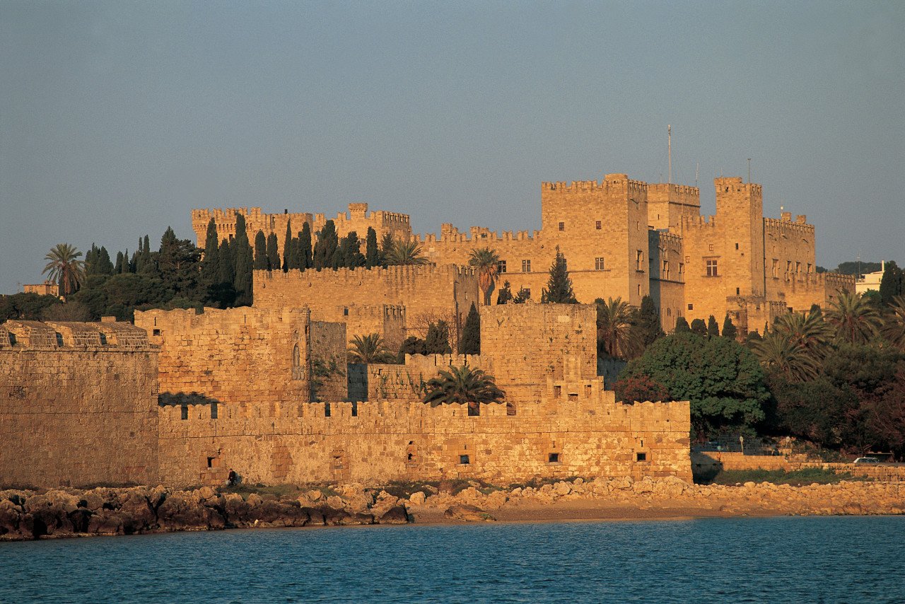 Palais des grands maîtres et remparts, Rhodes Chora.