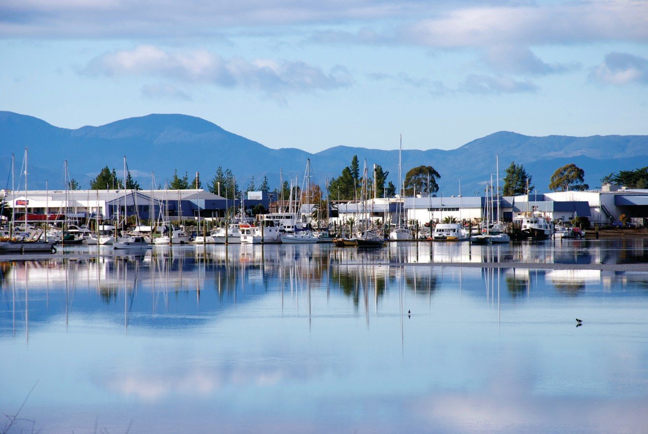 Vue sur le port de Motueka.