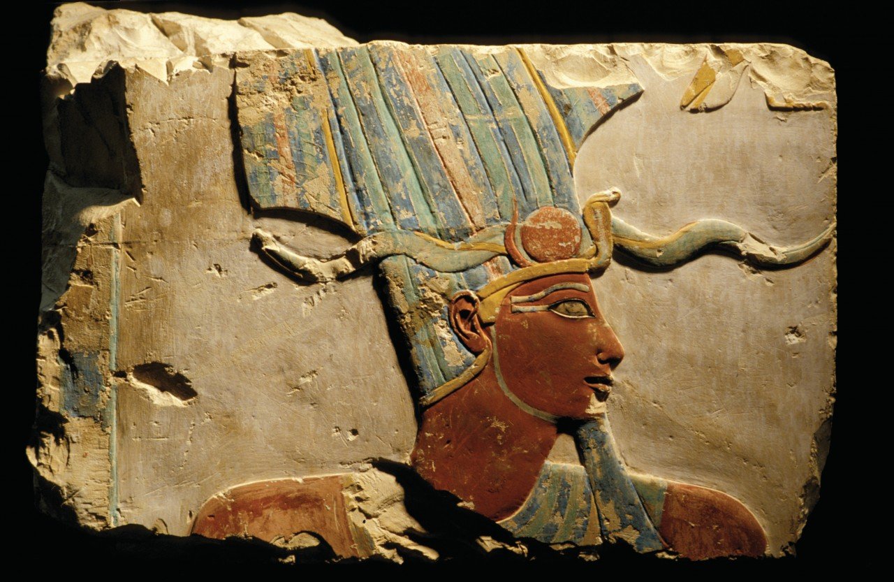 Musée de Louxor, haut-relief calcaire représentant le pharaon Thoutmôsis III.