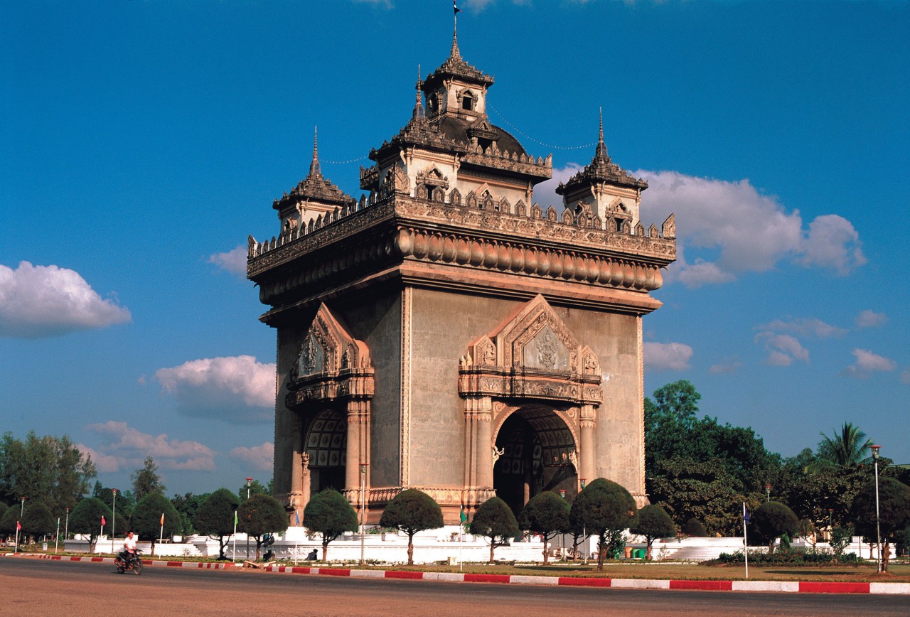 Patuxai, l'arc de triomphe de Vientiane.