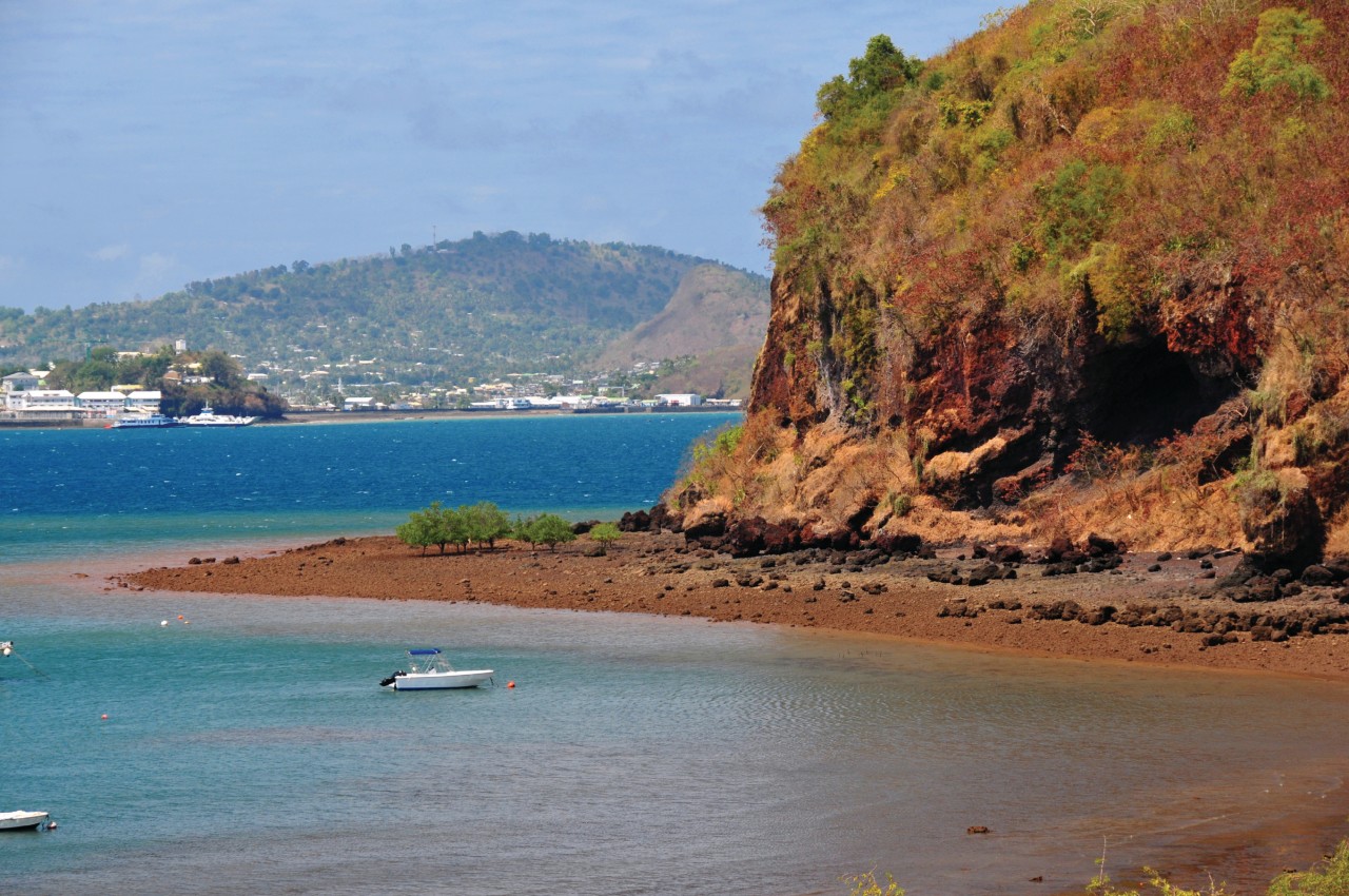 La Pointe Mahabou avec Dzaoudzi et Pamandzi au second plan.