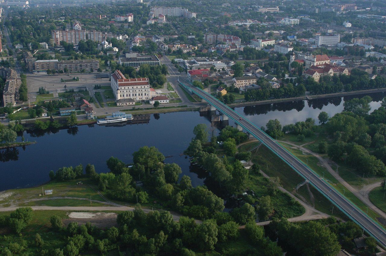 Pont sur le fleuve Pina.