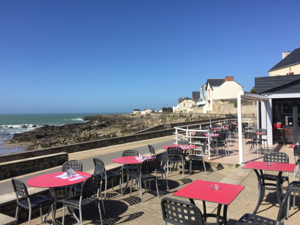 Le Café De La Plage Restaurant De Cuisine Française Batz